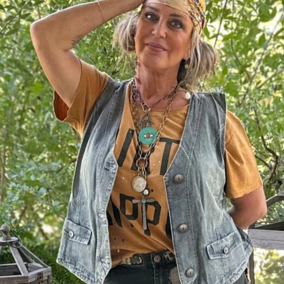 Jaded Gypsy Alluring Dreams Denim Chambray Vest with Button Closure - Picture 3 of 3